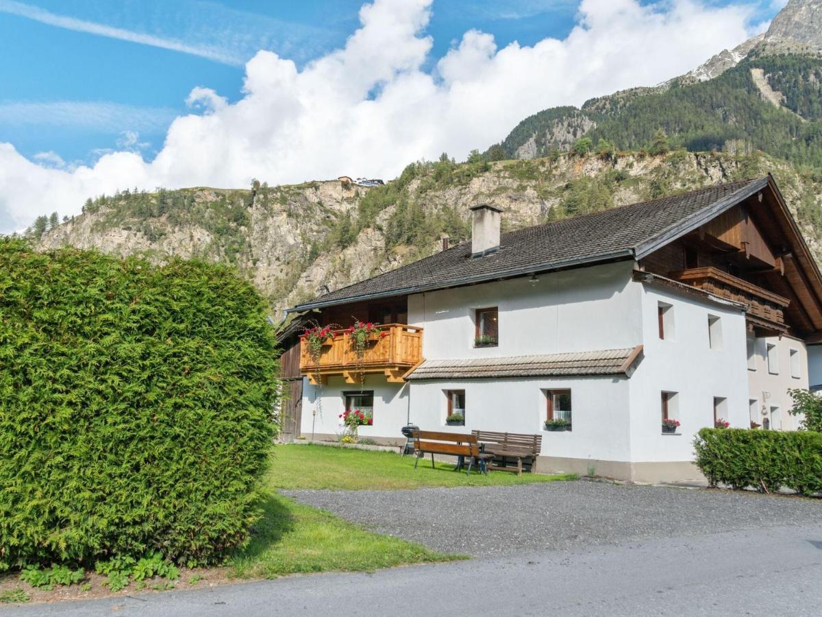 Vintage Holiday Home Near The Ski Bus Stop Längenfeld Buitenkant foto